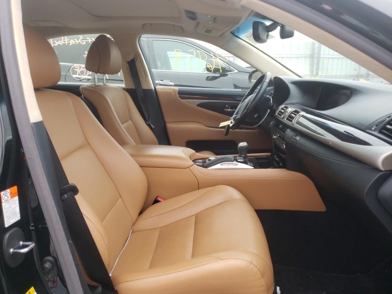 Photo 5 from auction – 2016 LEXUS LS 460 with VIN JTHCL5EF7G5026900
