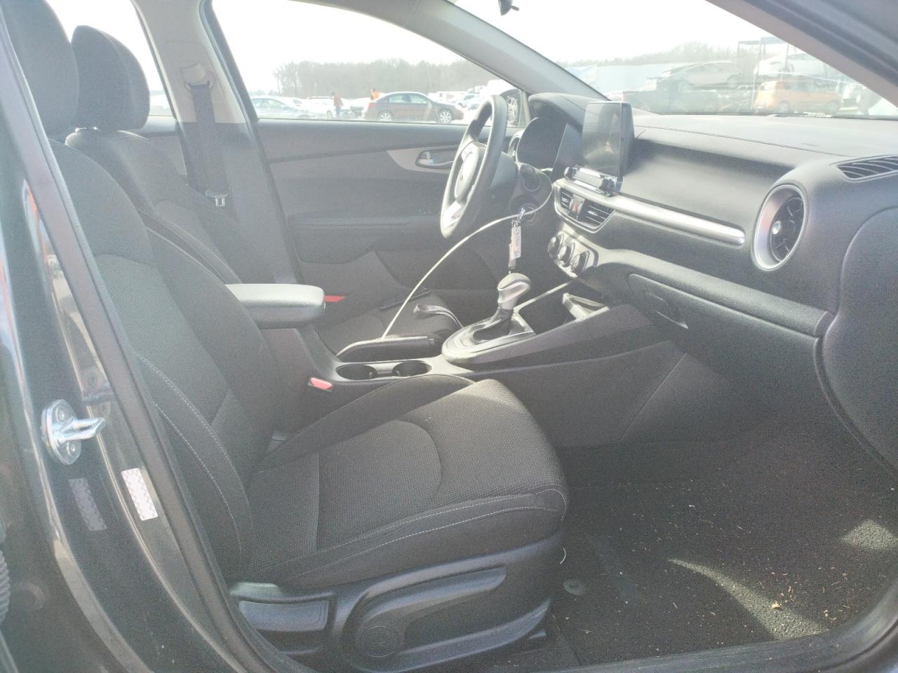 Photo 5 from auction – 2021 KIA FORTE FE with VIN 3KPF24AD8ME328132