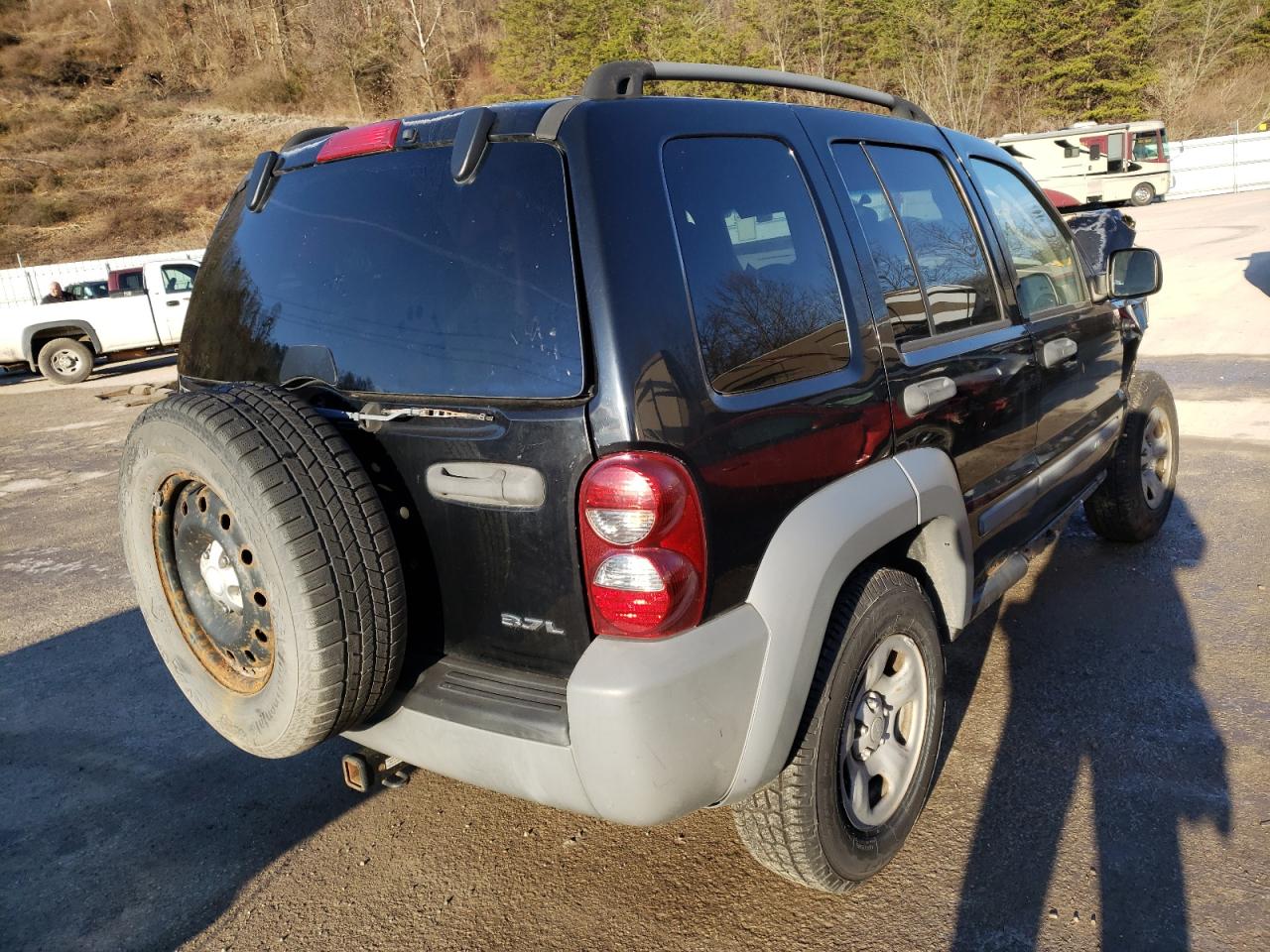 Photo 4 from auction – 2005 JEEP LIBERTY SP with VIN 1J4GL48K95W631606