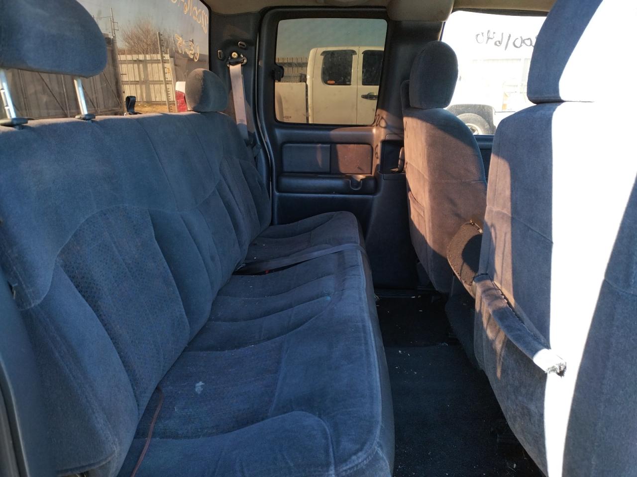 Photo 6 from auction – 2002 CHEVROLET SILVERADO with VIN 2GCEC19V521301405