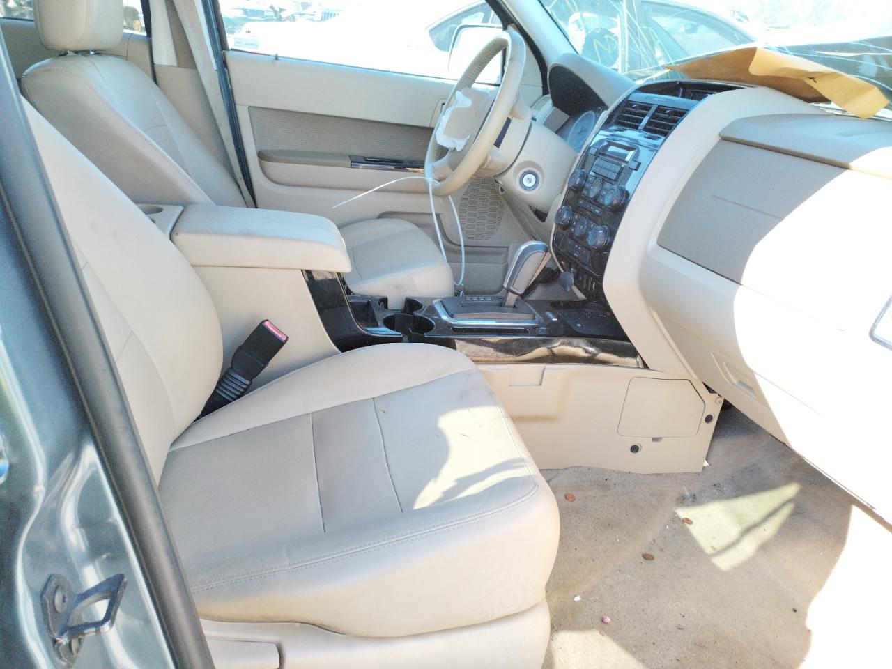 Photo 5 from auction – 2011 FORD ESCAPE LIM with VIN 1FMCU0E74BKB09782
