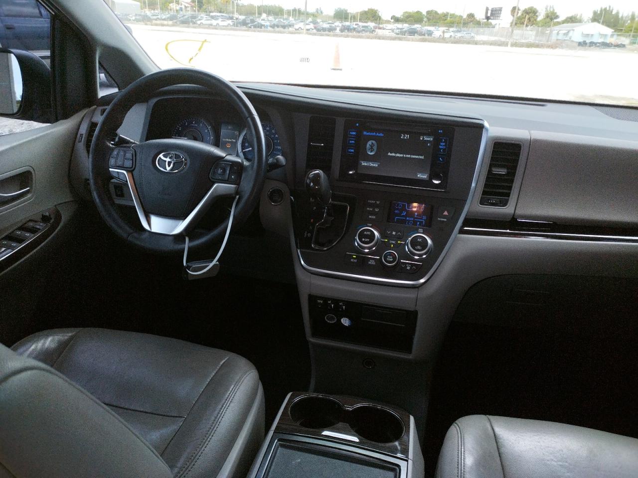 Photo 9 from auction – 2015 TOYOTA SIENNA XLE with VIN 5TDYK3DC0FS634529