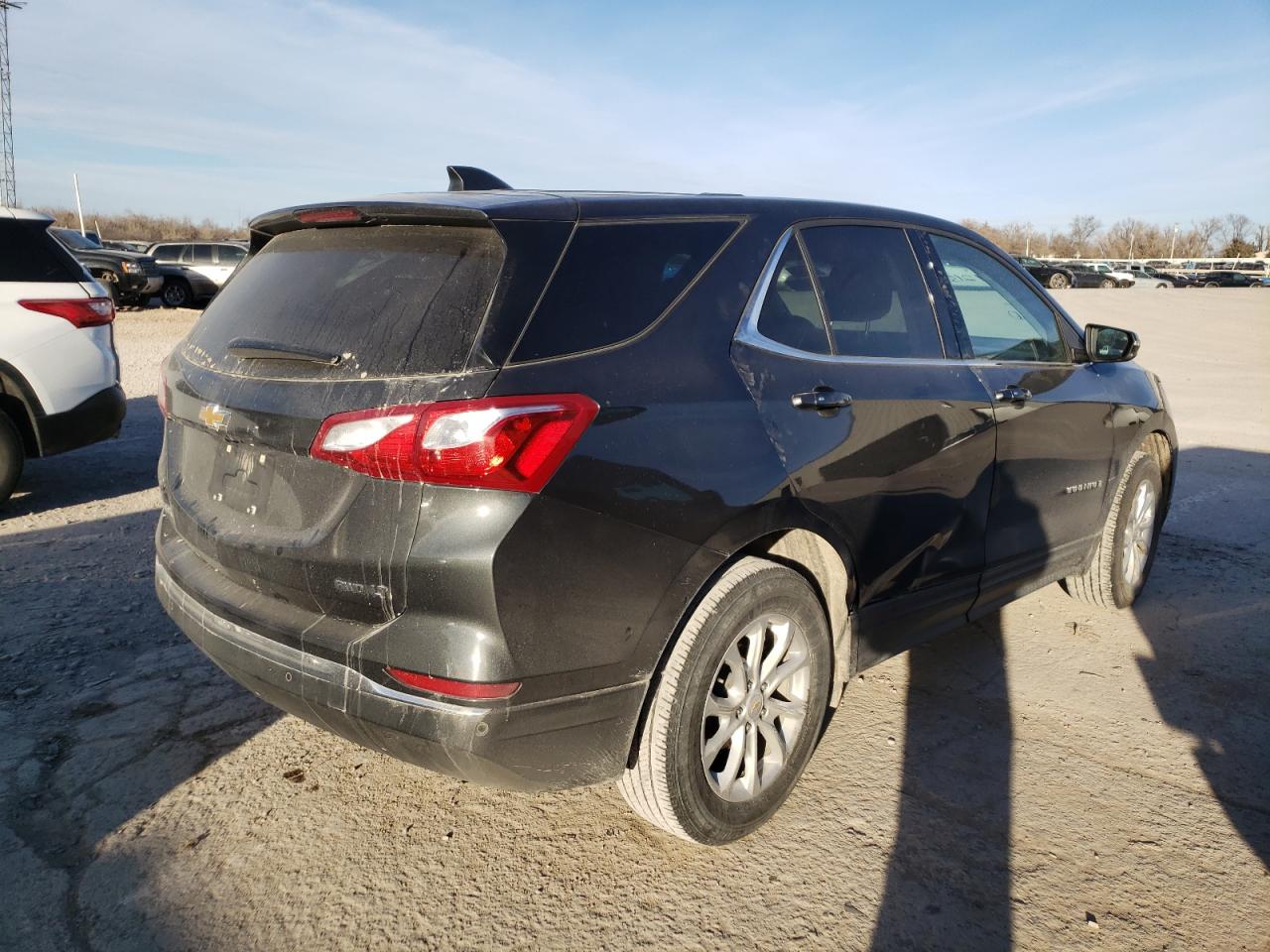 Photo 4 from auction – 2019 CHEVROLET EQUINOX LT with VIN 2GNAXUEV2K6134215