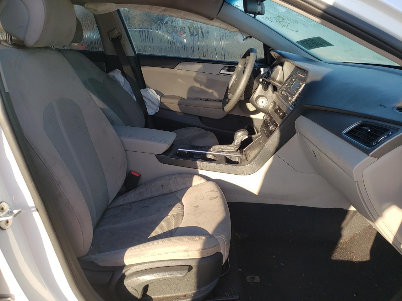 Photo 5 from auction – 2017 HYUNDAI SONATA SE with VIN 5NPE24AF4HH459301