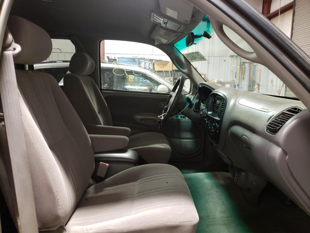 Photo 5 from auction – 2002 TOYOTA TUNDRA SR5 with VIN 5TBBT44142S265930