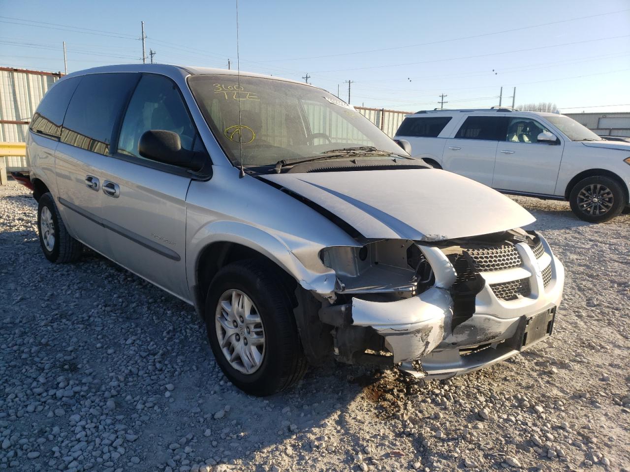 DODGE CARAVAN 2001 with VIN 2B8GP44G71R198720 - Photo from auction