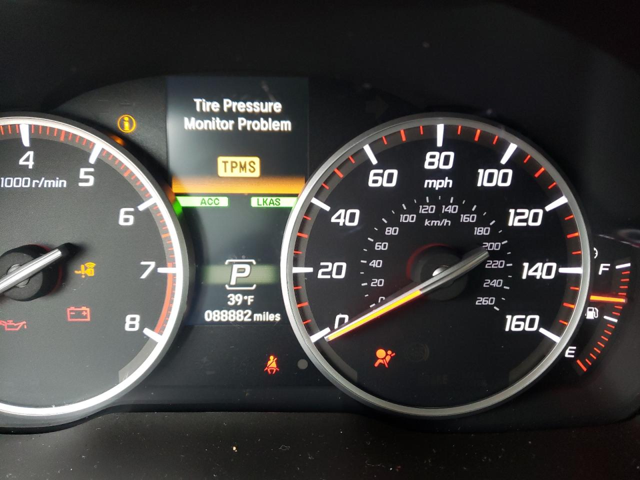 Photo 8 from auction – 2017 ACURA ILX PREMIU with VIN 19UDE2F85HA000367