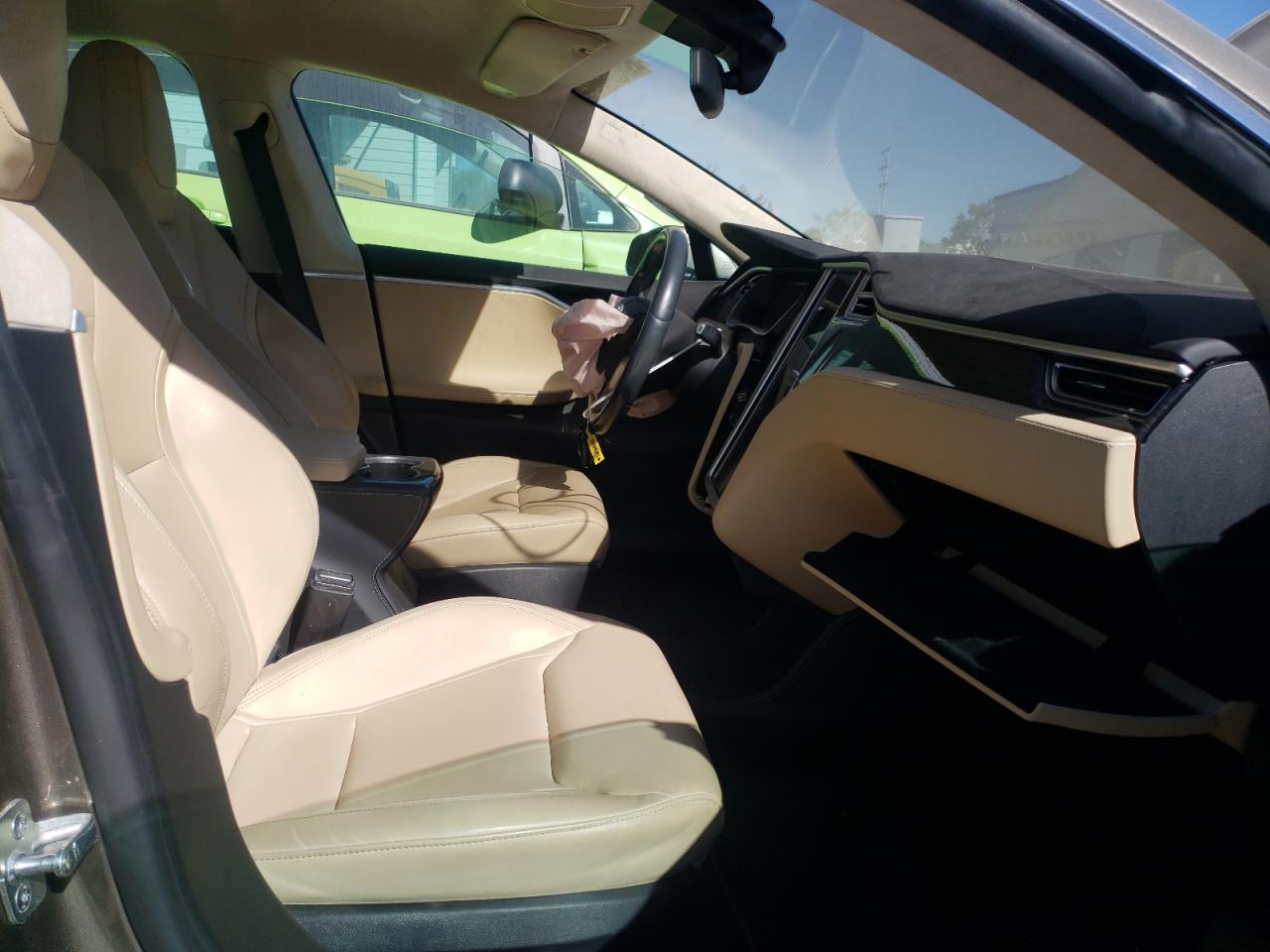 Photo 5 from auction – 2015 TESLA MODEL S with VIN 5YJSA1E22FF111018