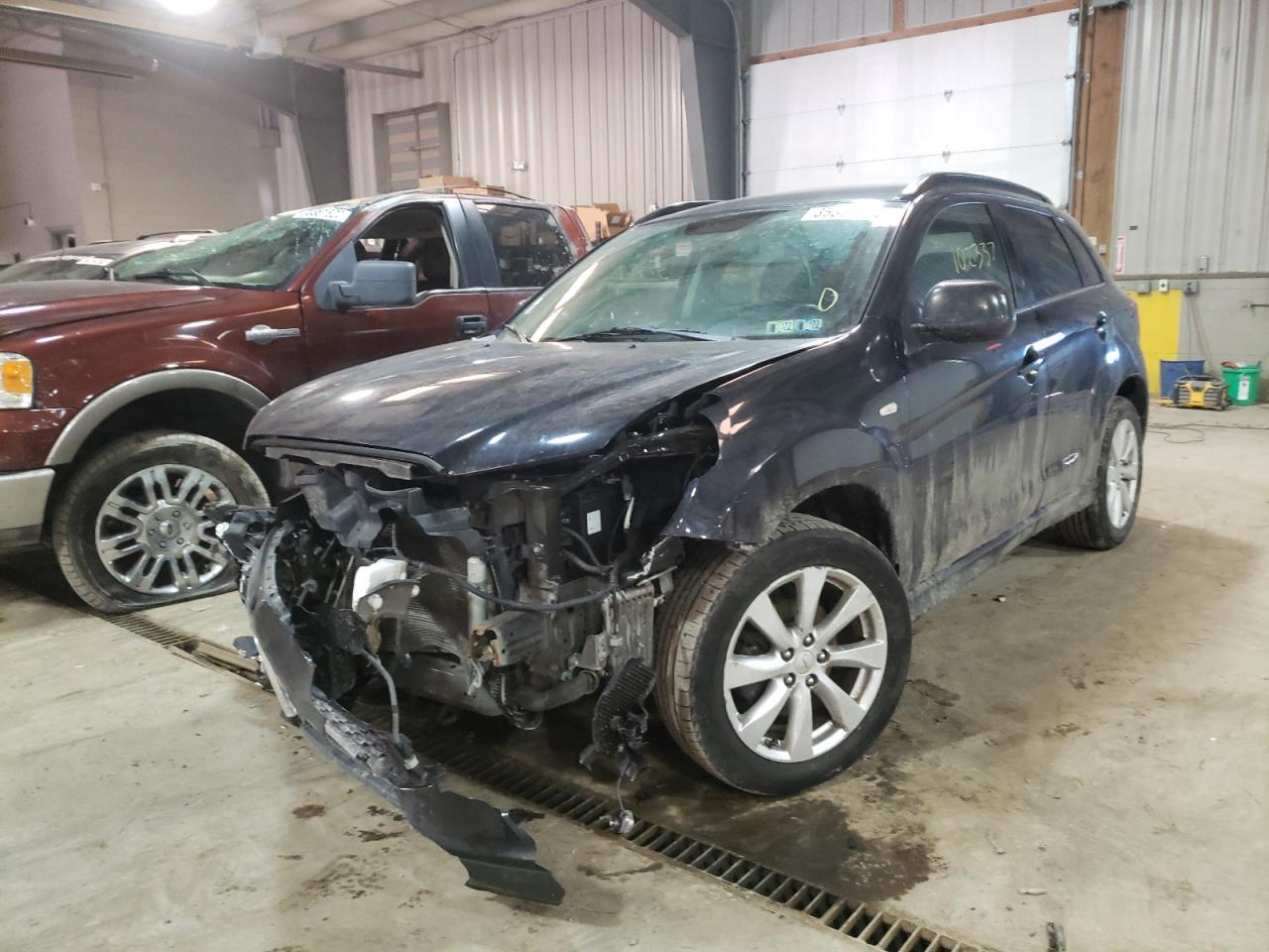 Photo 2 from auction – 2015 MITSUBISHI OUTLANDER with VIN 4A4AR4AU4FE013728