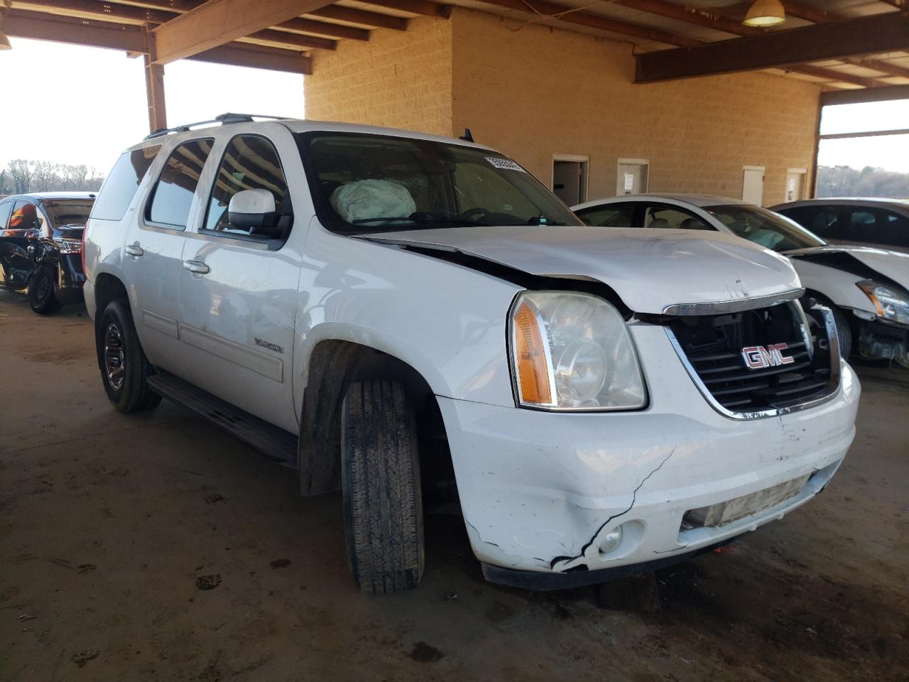 GMC YUKON SLT 2010 with VIN 1GKUCCE09AR141377 - Photo from auction