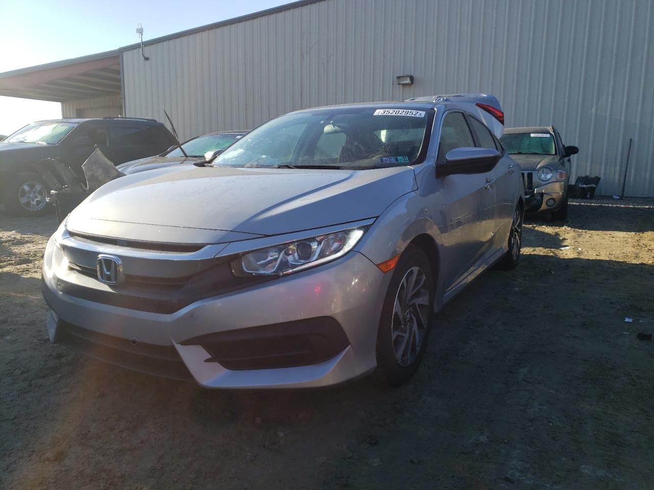 Photo 2 from auction – 2017 HONDA CIVIC EX with VIN 2HGFC2F76HH562561