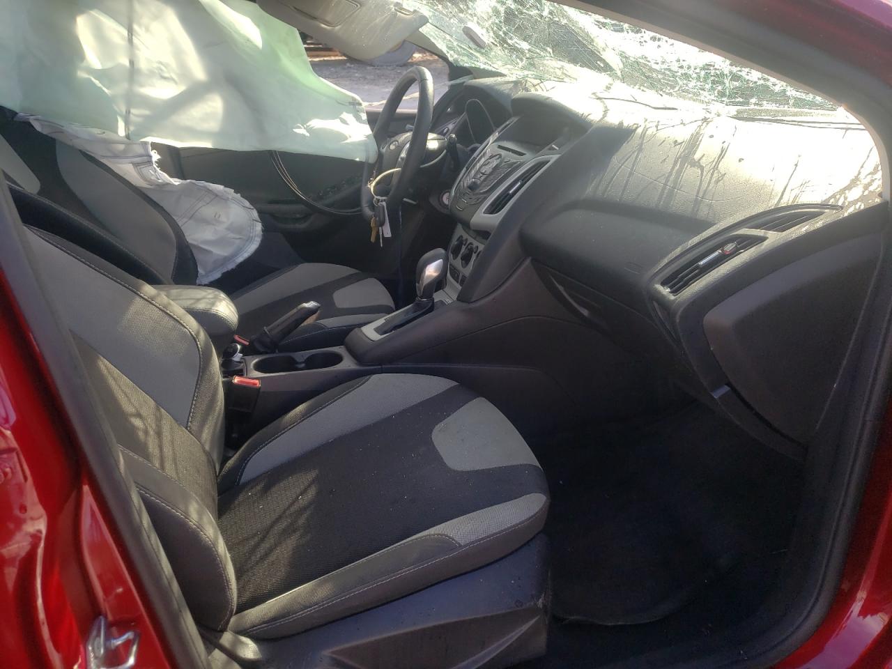 Photo 5 from auction – 2014 FORD FOCUS SE with VIN 1FADP3K23EL403415