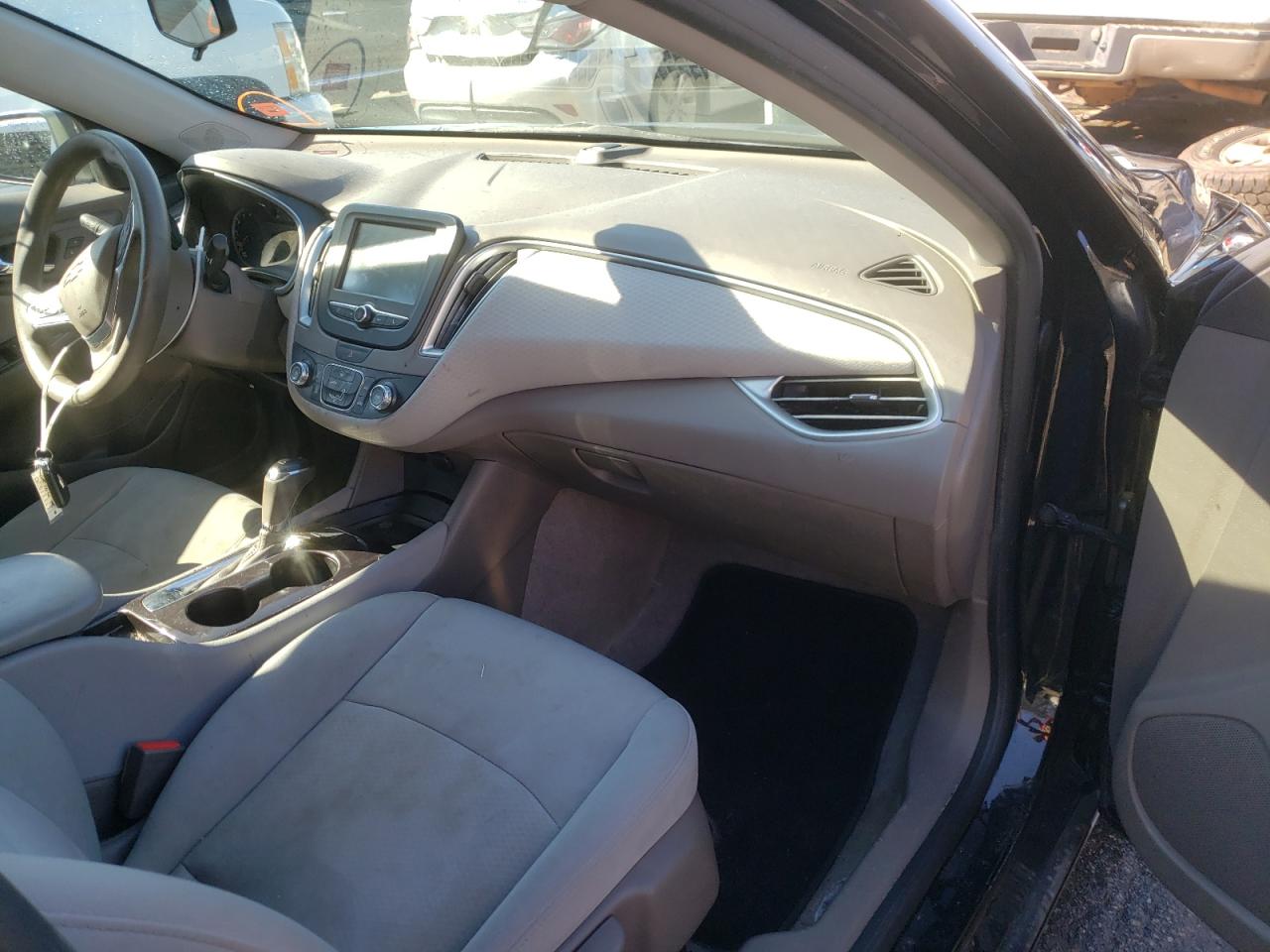 Photo 9 from auction – 2017 CHEVROLET MALIBU LS with VIN 1G1ZB5STXHF219796