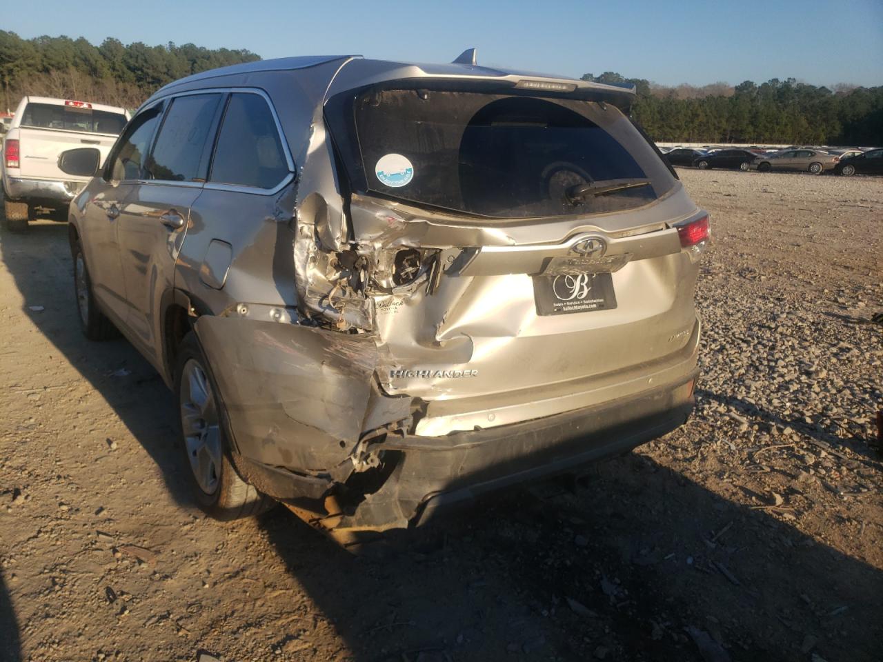 Photo 3 from auction – 2016 TOYOTA HIGHLANDER with VIN 5TDYKRFH6GS176282