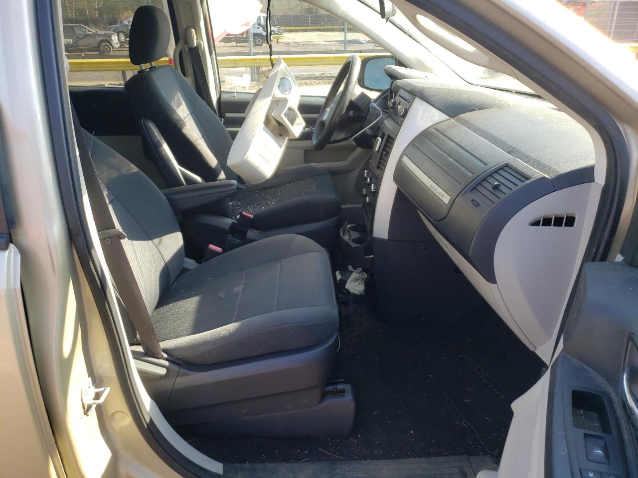 Photo 5 from auction – 2010 DODGE GRAND CARA with VIN 2D4RN4DE4AR259820