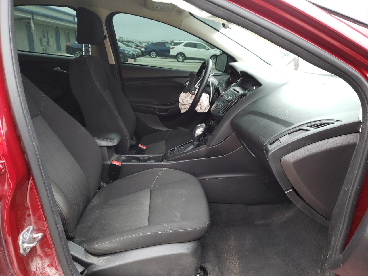 Photo 5 from auction – 2015 FORD FOCUS SE with VIN 1FADP3F26FL218710