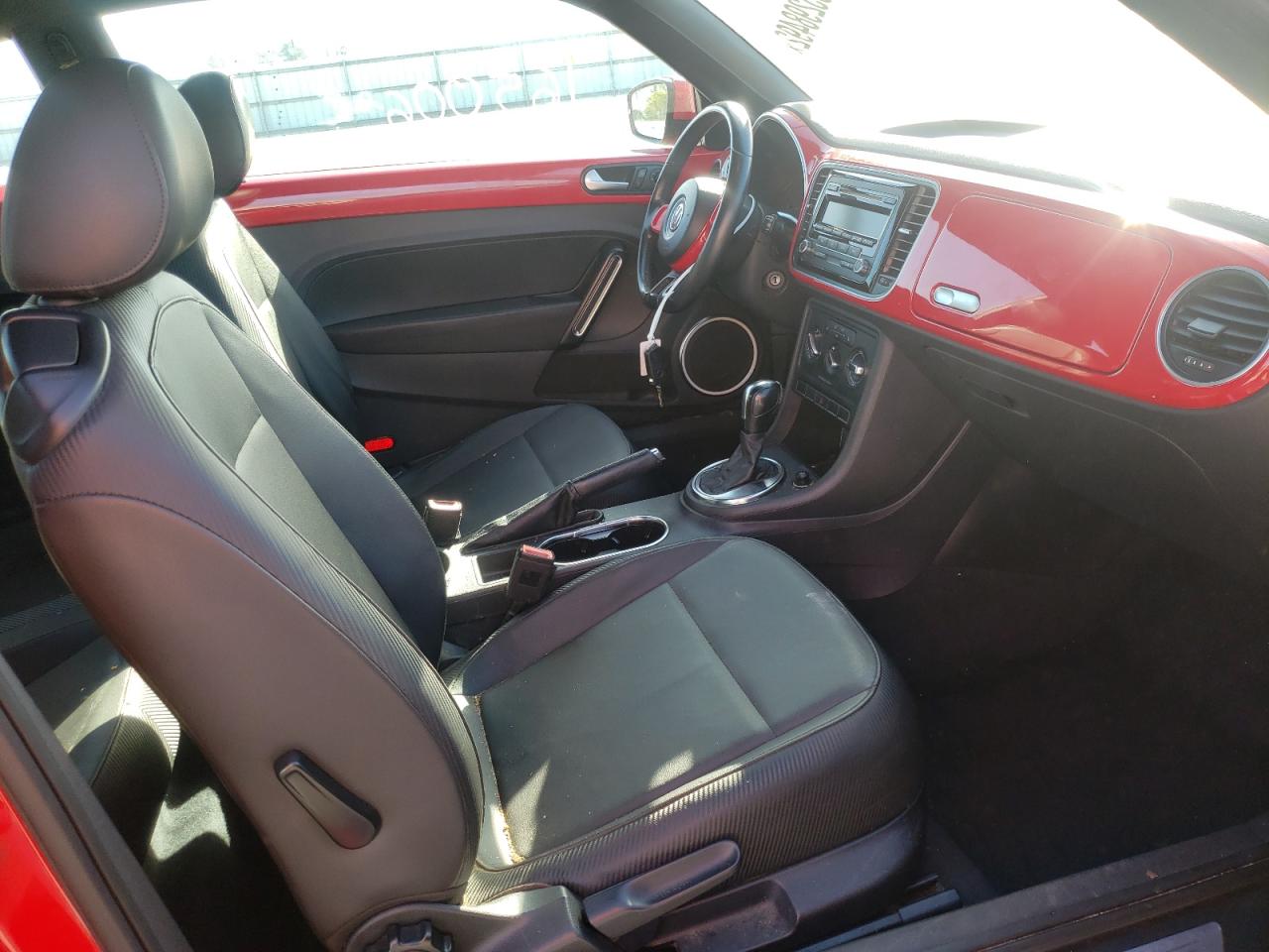Photo 5 from auction – 2013 VOLKSWAGEN BEETLE with VIN 3VWJX7AT2DM603100