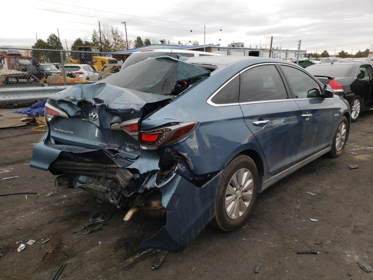 Photo 4 from auction – 2016 HYUNDAI SONATA HYB with VIN KMHE24L17GA012304