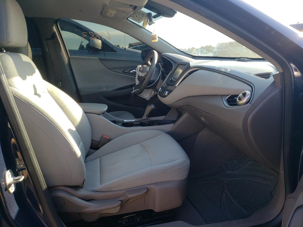 Photo 5 from auction – 2016 CHEVROLET MALIBU LS with VIN 1G1ZB5ST2GF220908