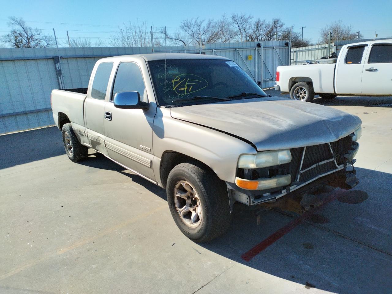 CHEVROLET SILVERADO 2002 with VIN 2GCEC19V521301405 - Photo from auction