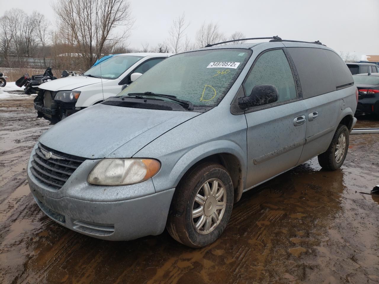Photo 2 from auction – 2005 CHRYSLER TOWN & COU with VIN 1C4GP45R55B379968