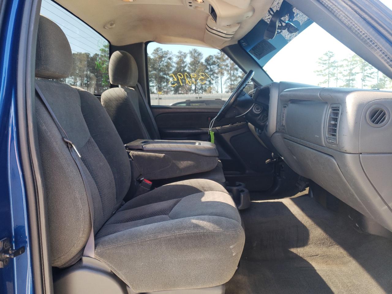 Photo 5 from auction – 2003 CHEVROLET SILVERADO with VIN 1GCEK14V03E290162