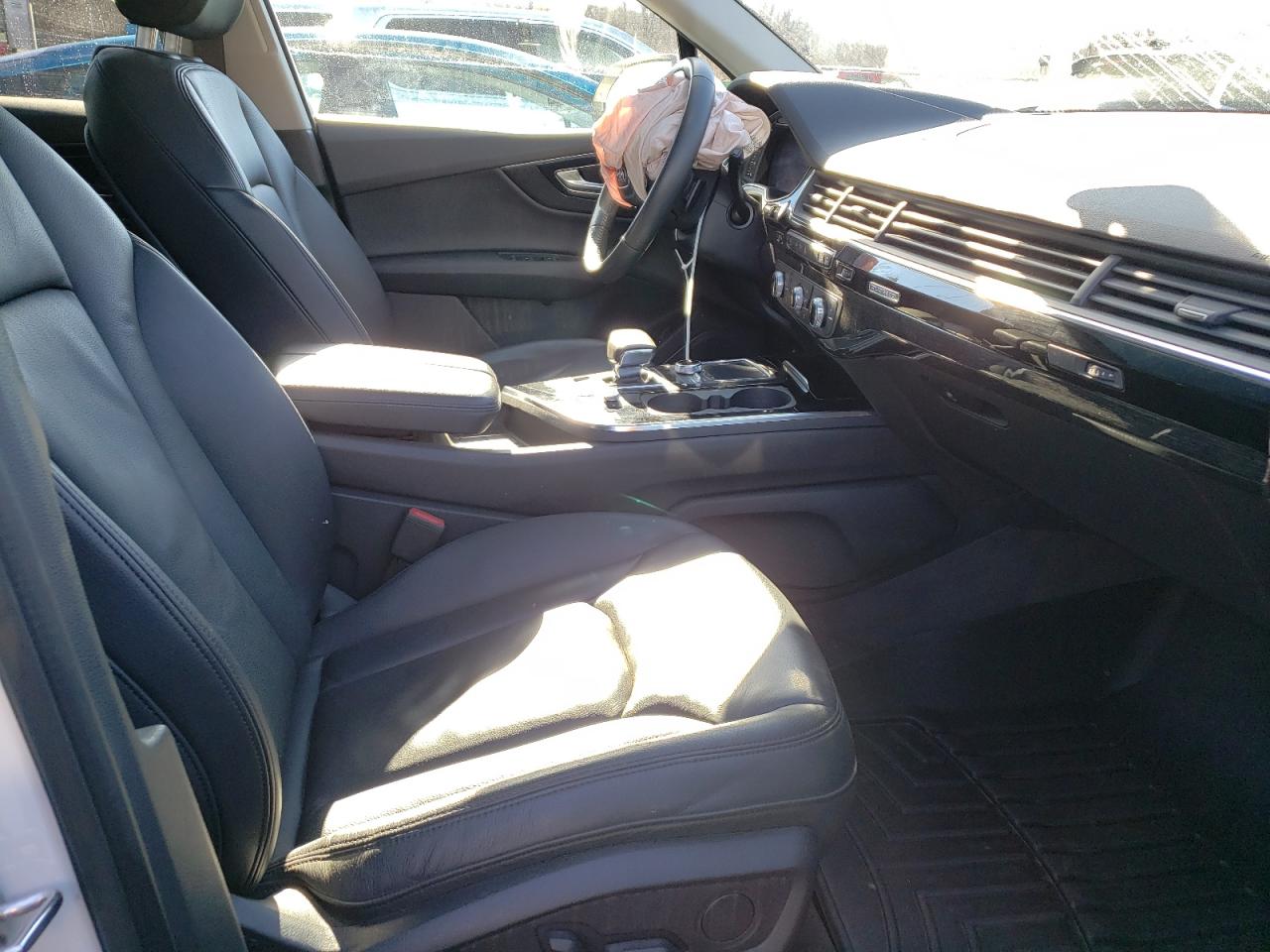 Photo 5 from auction – 2019 AUDI Q7 PREMIUM with VIN WA1LAAF75KD044375