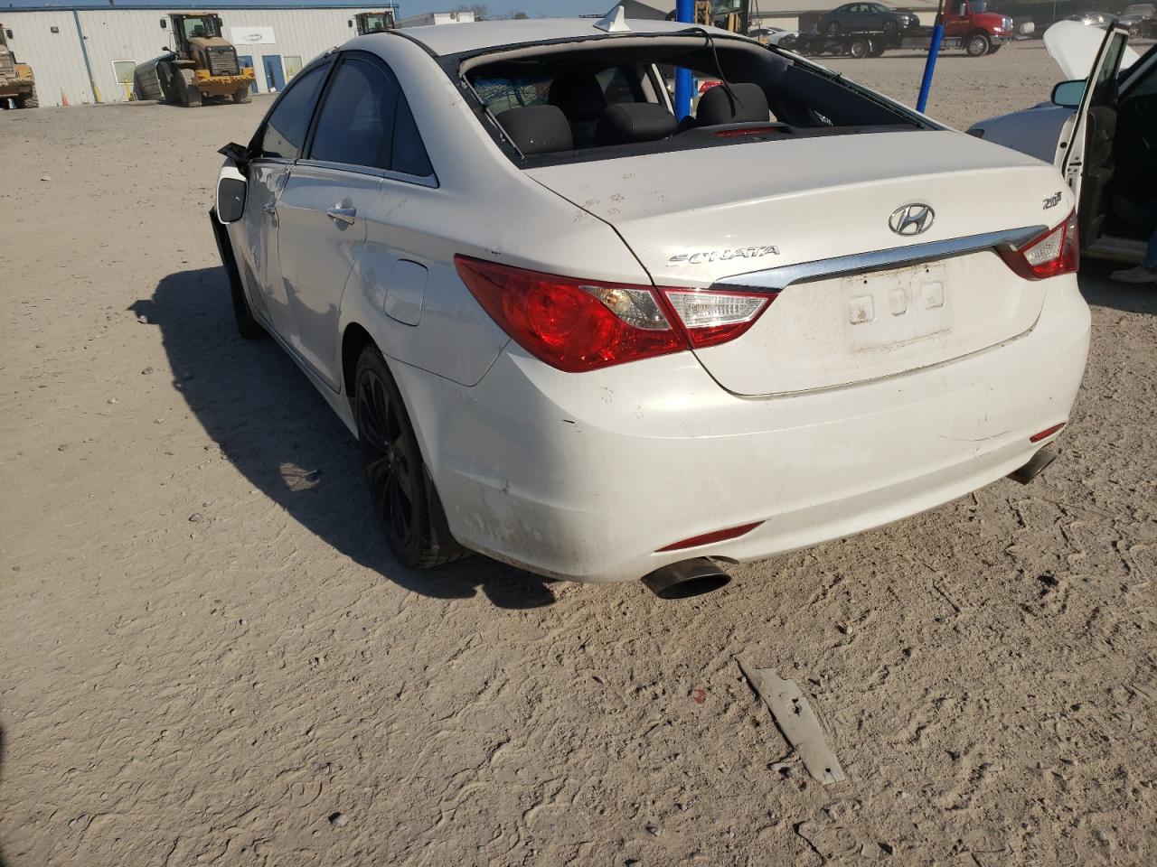 Photo 3 from auction – 2011 HYUNDAI SONATA SE with VIN 5NPEC4AB2BH149469