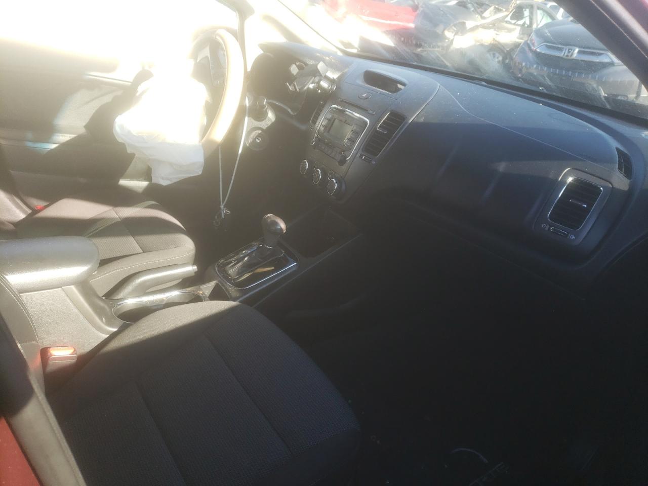 Photo 5 from auction – 2018 KIA FORTE LX with VIN 3KPFK4A74JE246470