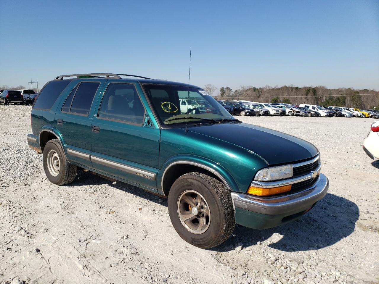 CHEVROLET BLAZER 1998 with VIN 1GNCS13W4W2226186 - Photo from auction