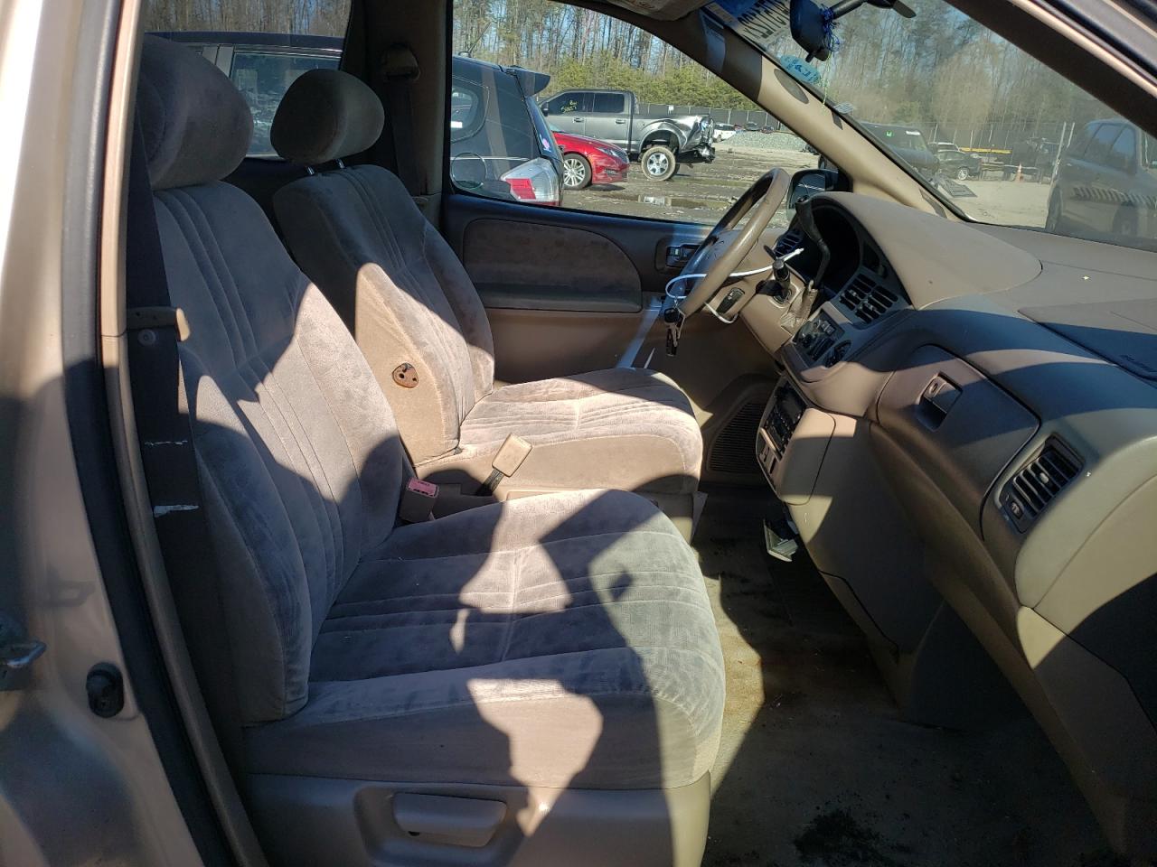 Photo 5 from auction – 2002 TOYOTA SIENNA LE with VIN 4T3ZF13C62U475801