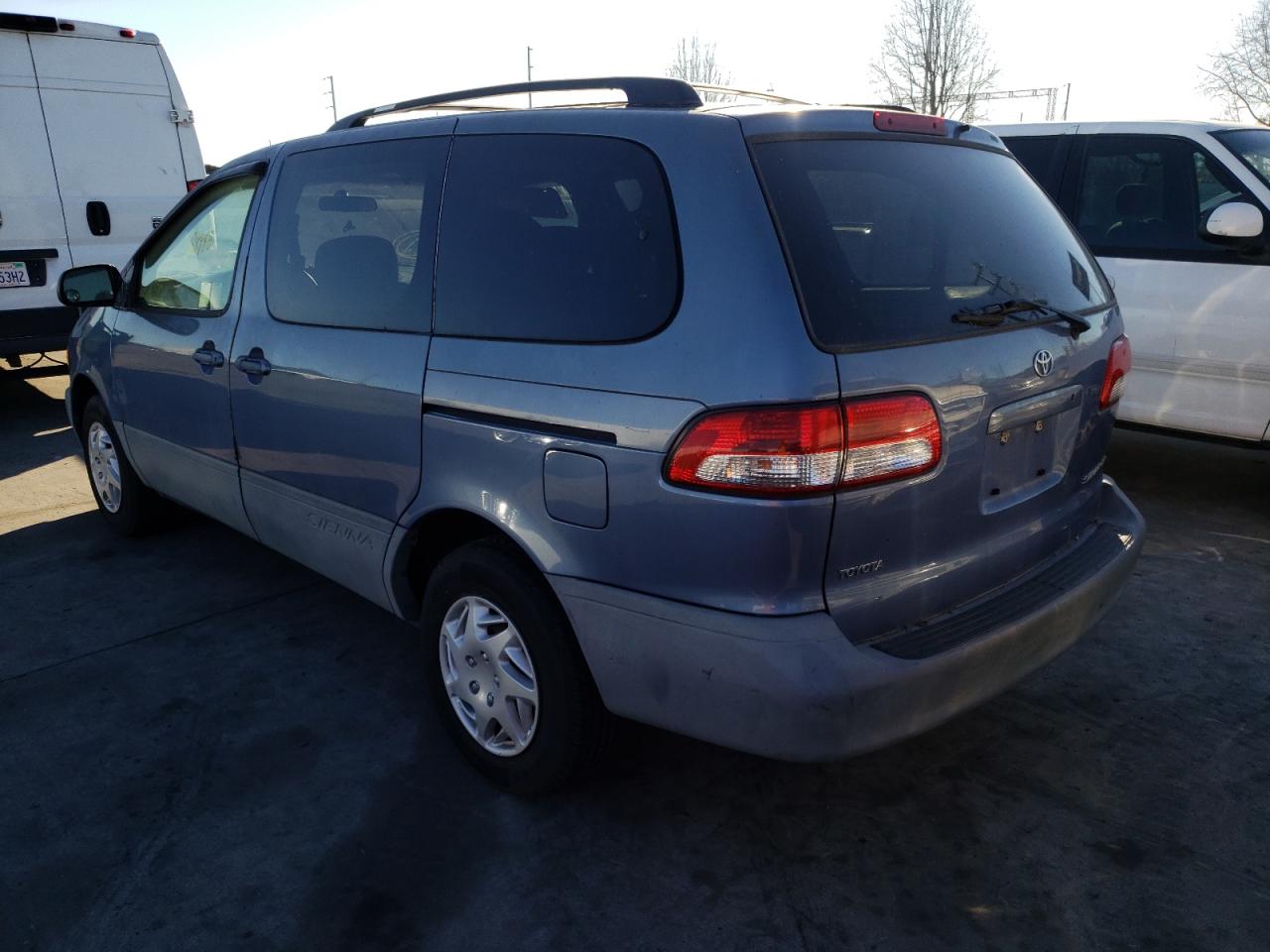Photo 3 from auction – 2003 TOYOTA SIENNA CE with VIN 4T3ZF19CX3U522367