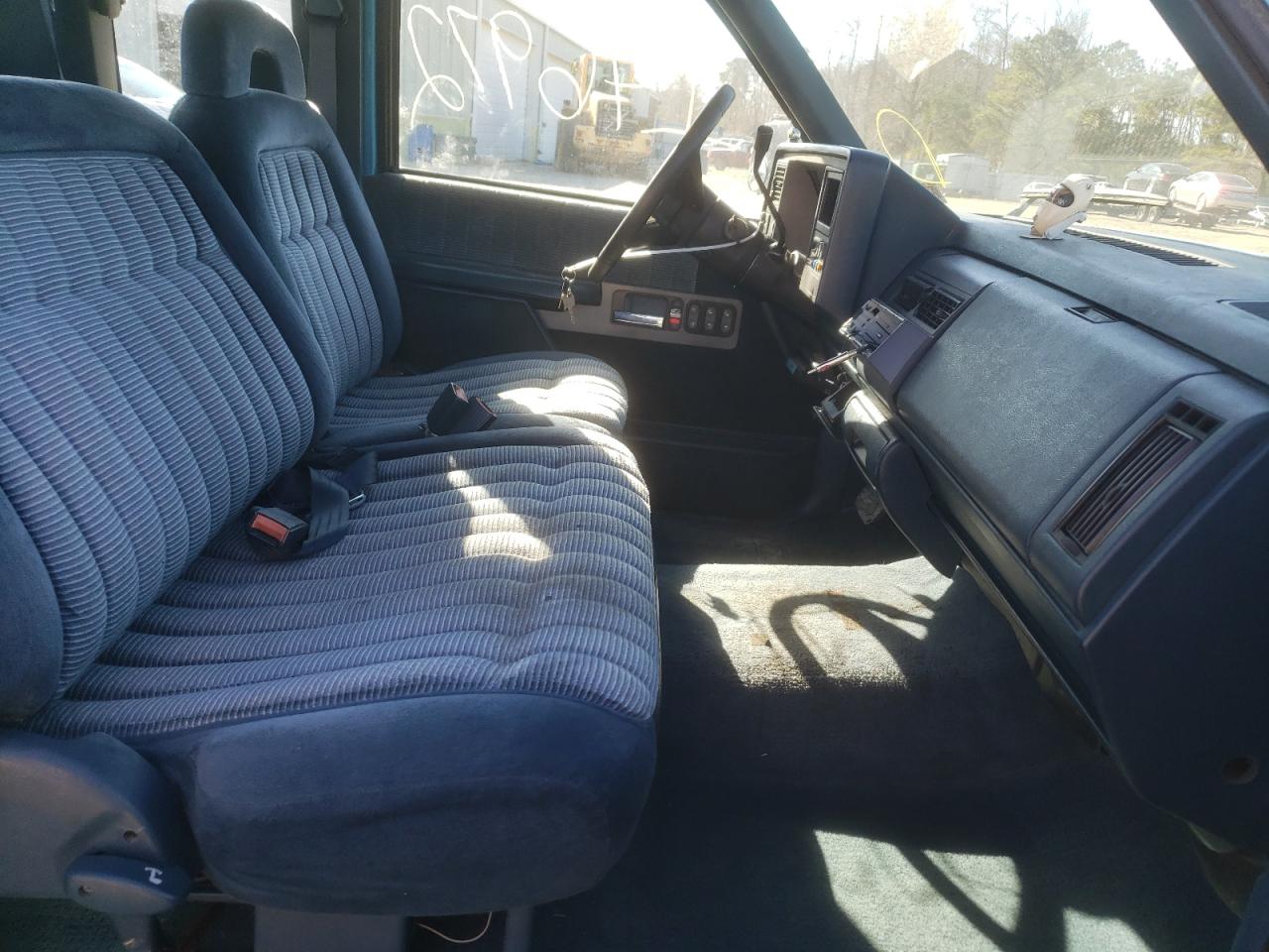 Photo 5 from auction – 1994 CHEVROLET GMT-400 C1 with VIN 2GCEC19K2R1279377