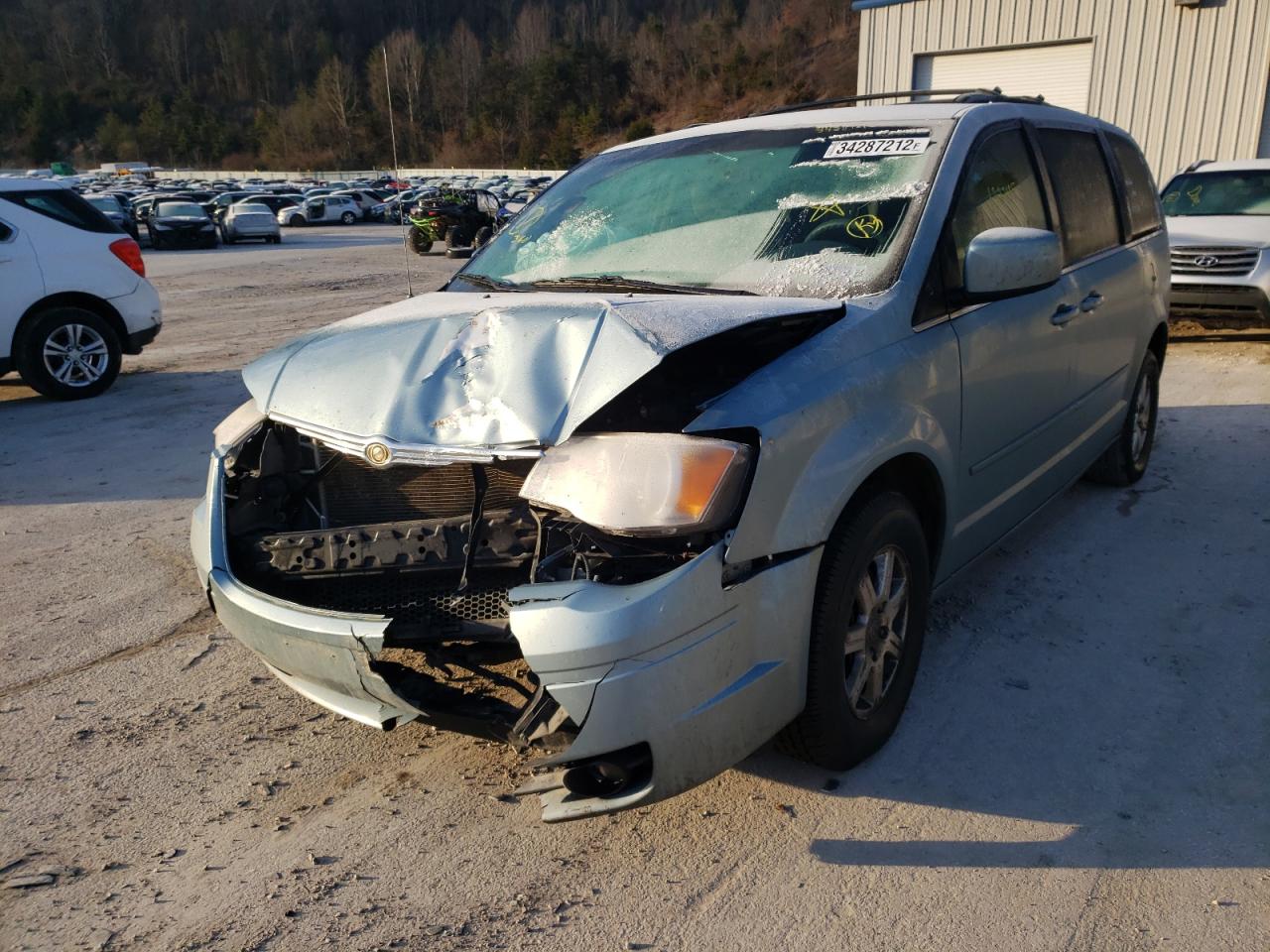 Photo 2 from auction – 2008 CHRYSLER TOWN & COU with VIN 2A8HR54P68R635456