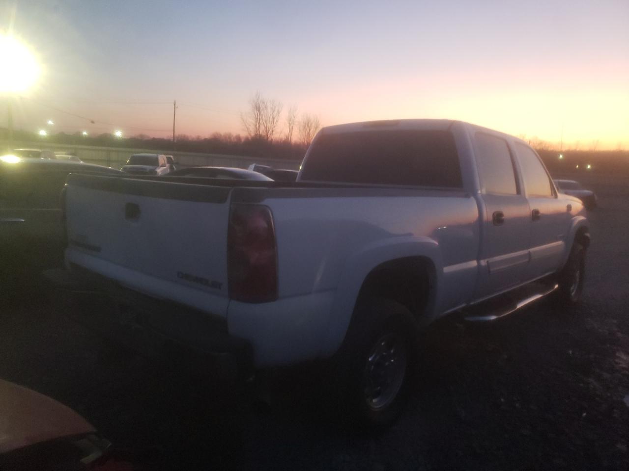 Photo 4 from auction – 2003 CHEVROLET SILVERADO with VIN 1GCHC23U73F183564