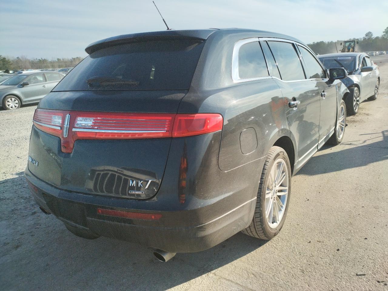 Photo 4 from auction – 2014 LINCOLN MKT with VIN 2LMHJ5AT7EBL52679