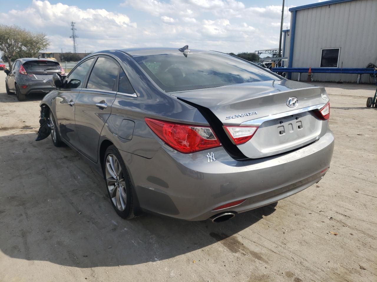Photo 3 from auction – 2013 HYUNDAI SONATA SE with VIN 5NPEC4AC1DH789975