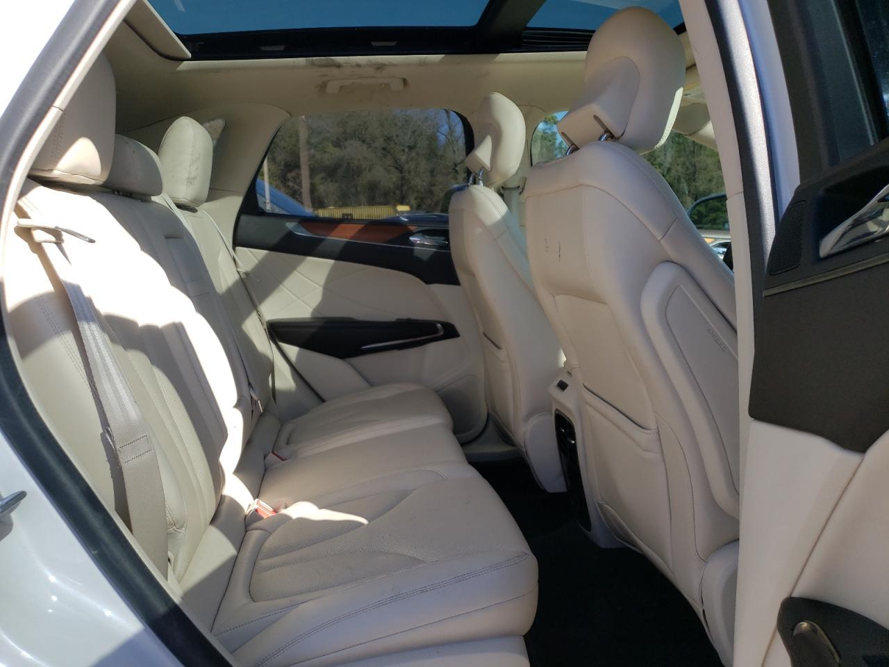Foto 6 de la subasta – 2015 LINCOLN MKC con VIN 5LMTJ2AH7FUJ03601