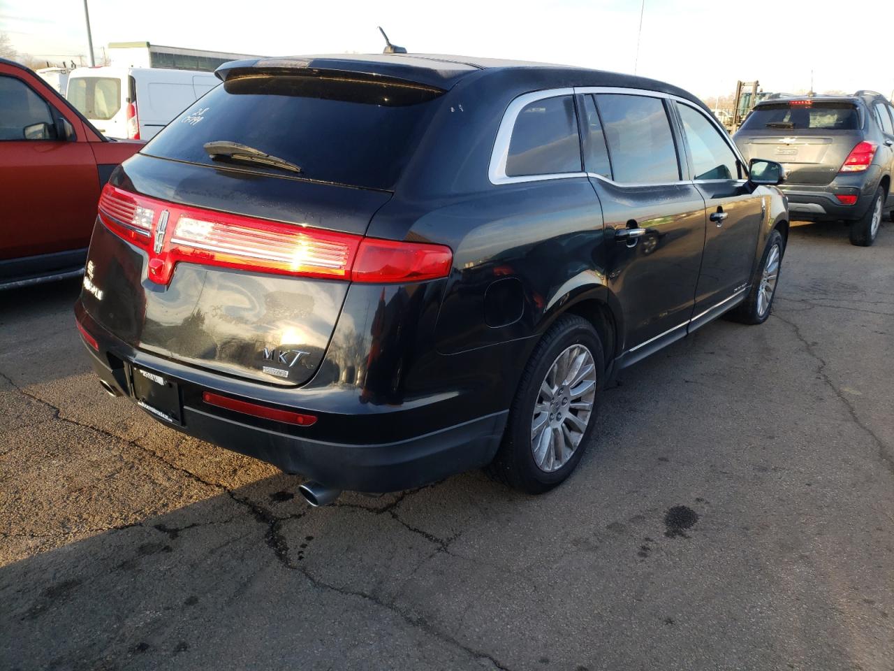 Photo 4 from auction – 2014 LINCOLN MKT with VIN 2LMHJ5NK3EBL54933