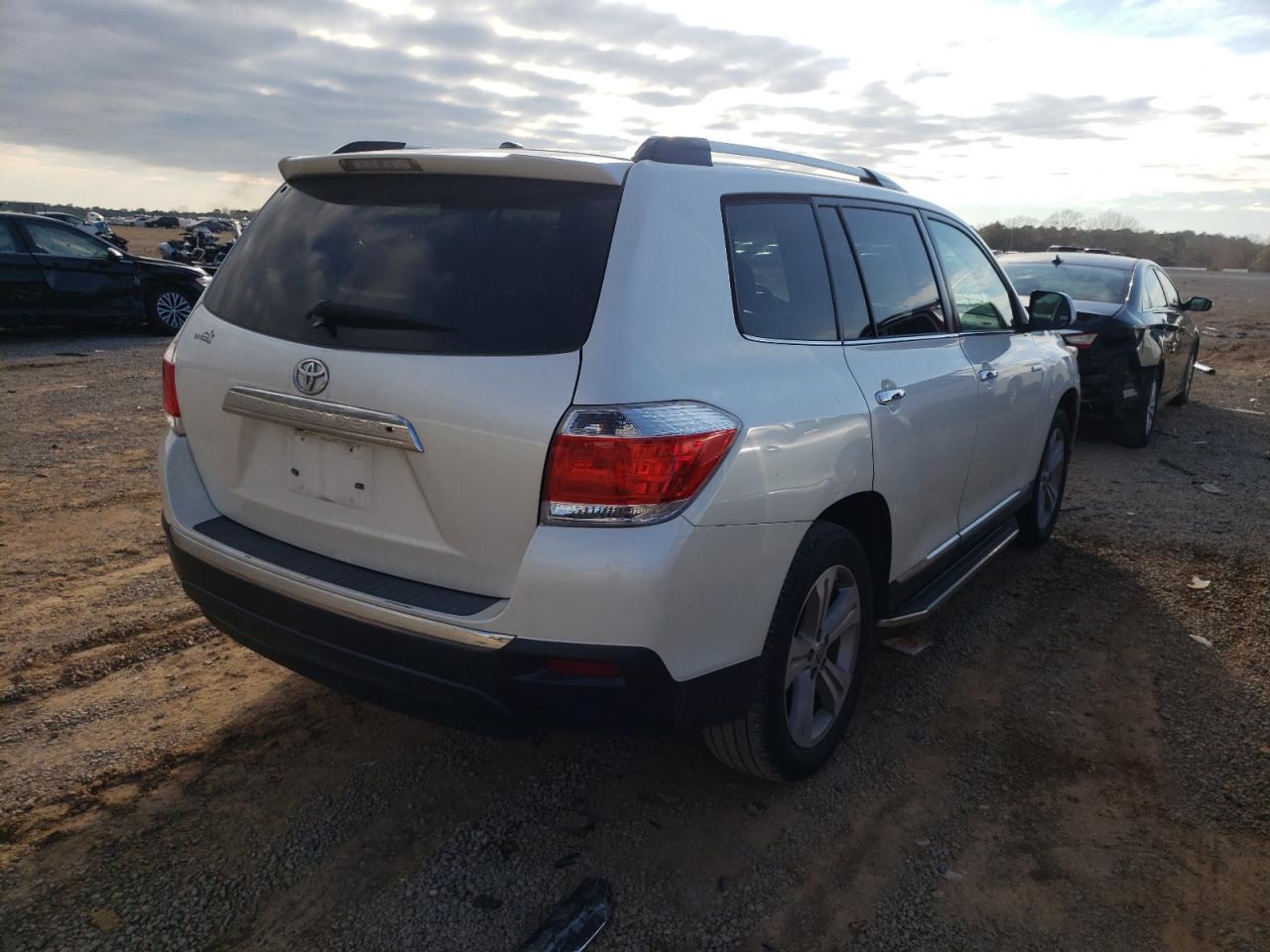 Photo 4 from auction – 2013 TOYOTA HIGHLANDER with VIN 5TDYK3EH7DS133435