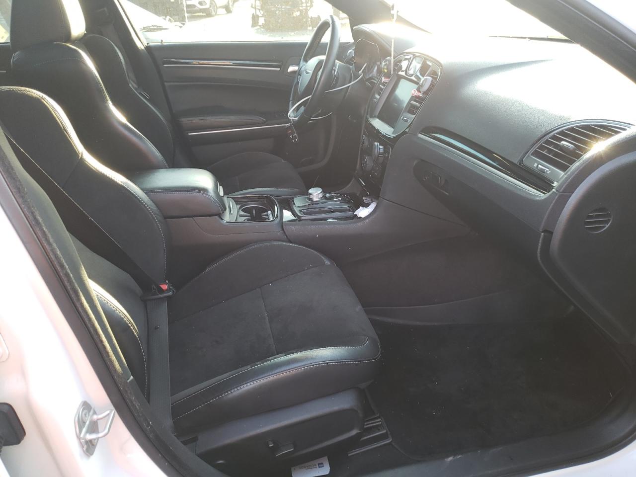 Photo 5 from auction – 2018 CHRYSLER 300 S with VIN 2C3CCABG3JH309029
