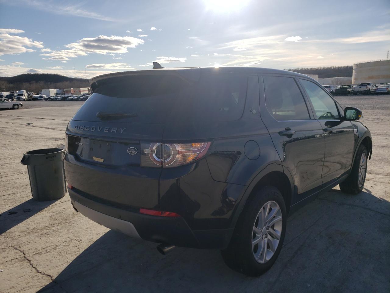 Photo 4 from auction – 2016 LAND ROVER DISCOVERY with VIN SALCR2BG1GH632972