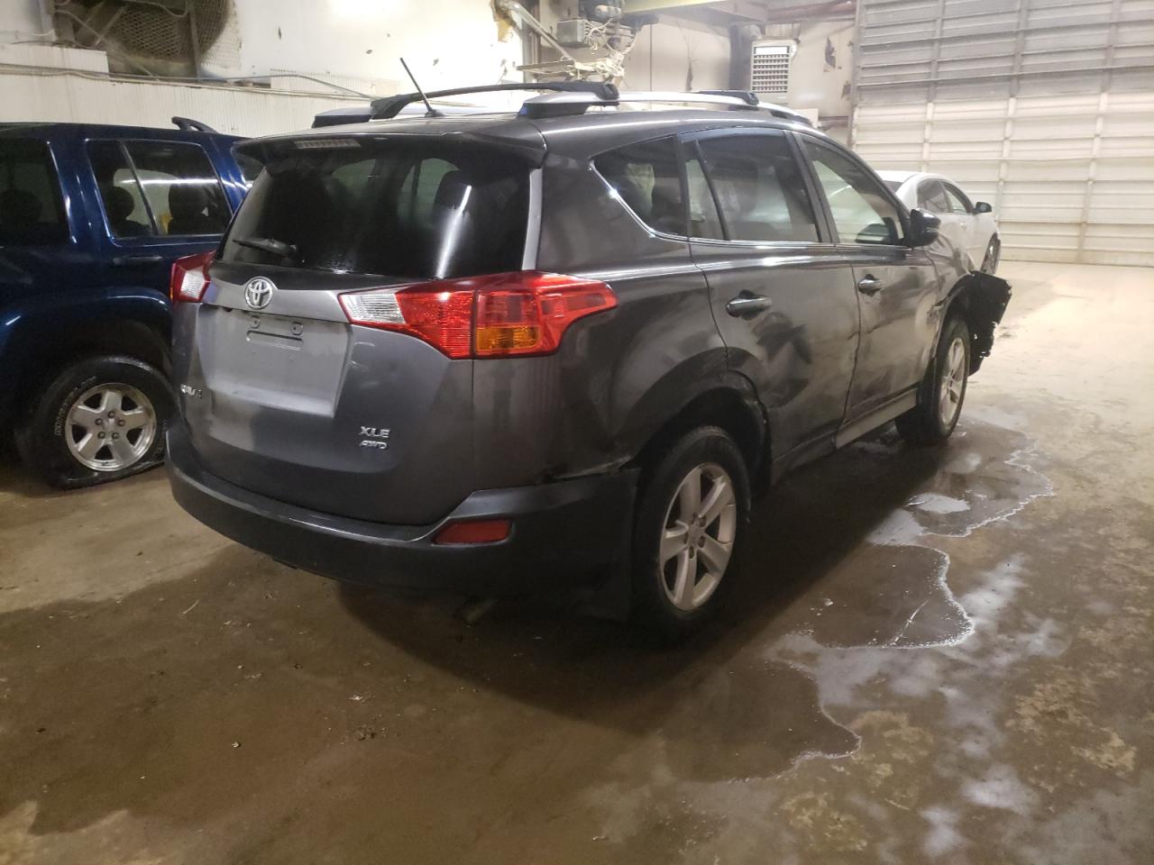 Photo 4 from auction – 2013 TOYOTA RAV4 XLE with VIN JTMRFREV8D5023825