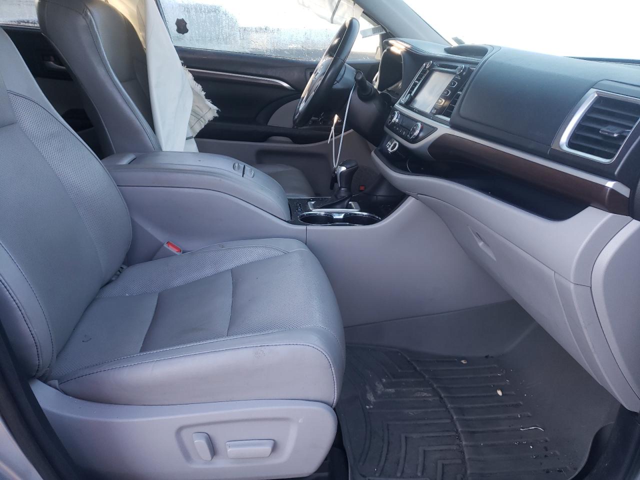 Photo 5 from auction – 2015 TOYOTA HIGHLANDER with VIN 5TDDKRFH9FS197933