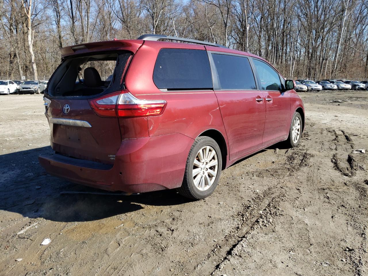 Photo 4 from auction – 2015 TOYOTA SIENNA XLE with VIN 5TDDK3DC3FS100066