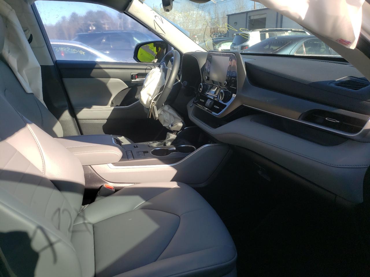Photo 5 from auction – 2021 TOYOTA HIGHLANDER with VIN 5TDGBRCH8MS052560