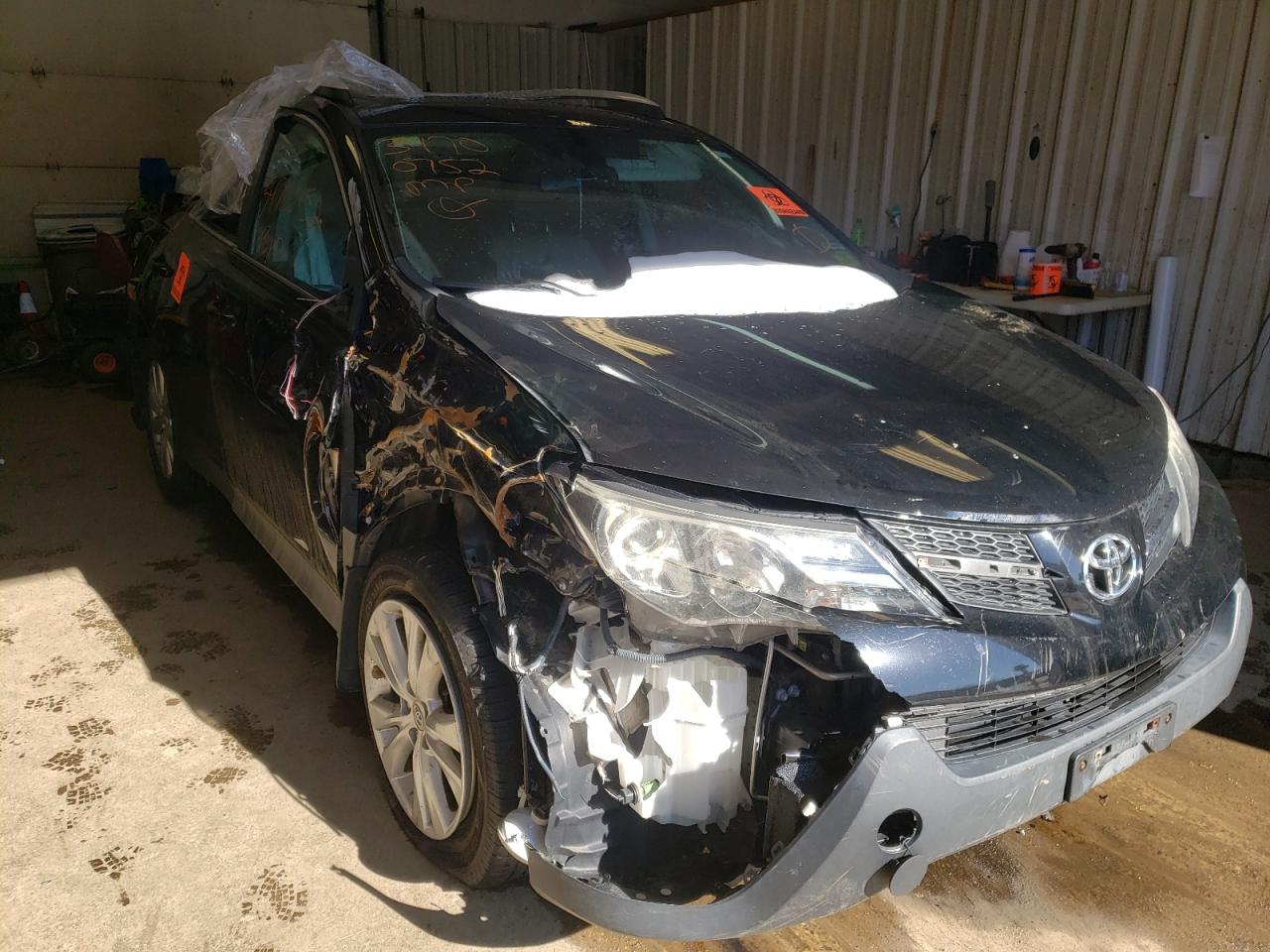 TOYOTA RAV4 LIMIT 2014 مع رقم تعريف المركبة 2T3DFREV2EW174275 - صورة من المزاد