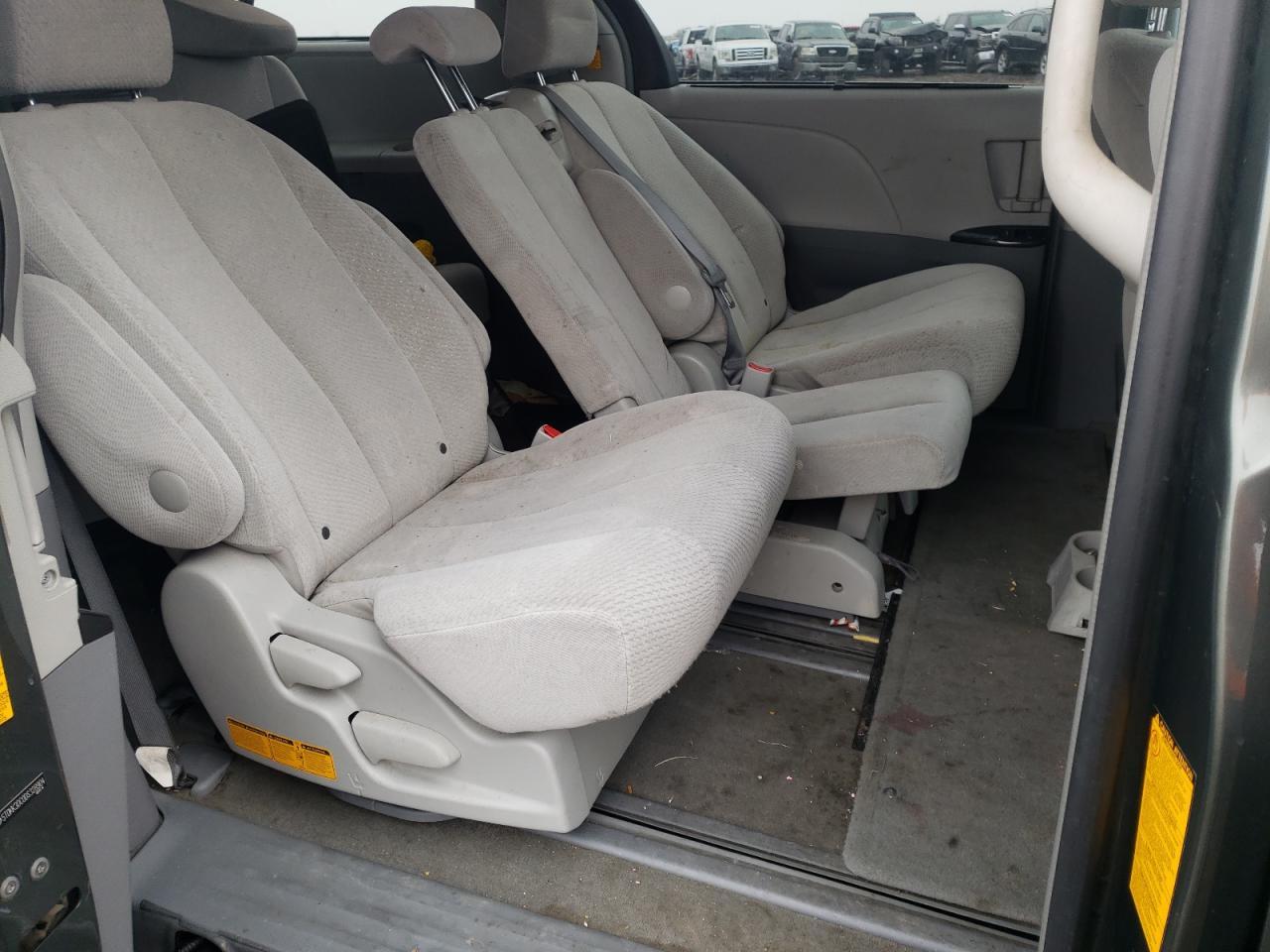 Photo 6 from auction – 2013 TOYOTA SIENNA LE with VIN 5TDKK3DC0DS328904