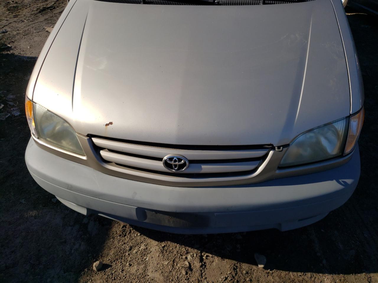Photo 9 from auction – 2002 TOYOTA SIENNA LE with VIN 4T3ZF13C62U475801