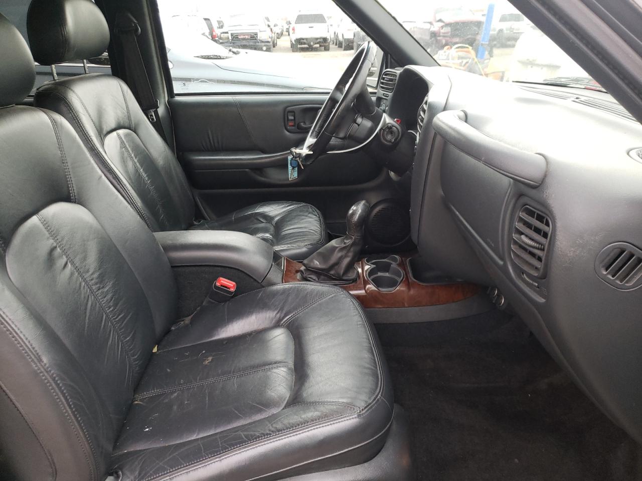 Photo 5 from auction – 2001 OLDSMOBILE BRAVADA with VIN 1GHDT13W512147736